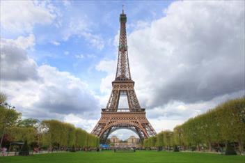 "Nhắm mắt" thấy tháp Eiffel - biểu tượng hoa lệ của Paris